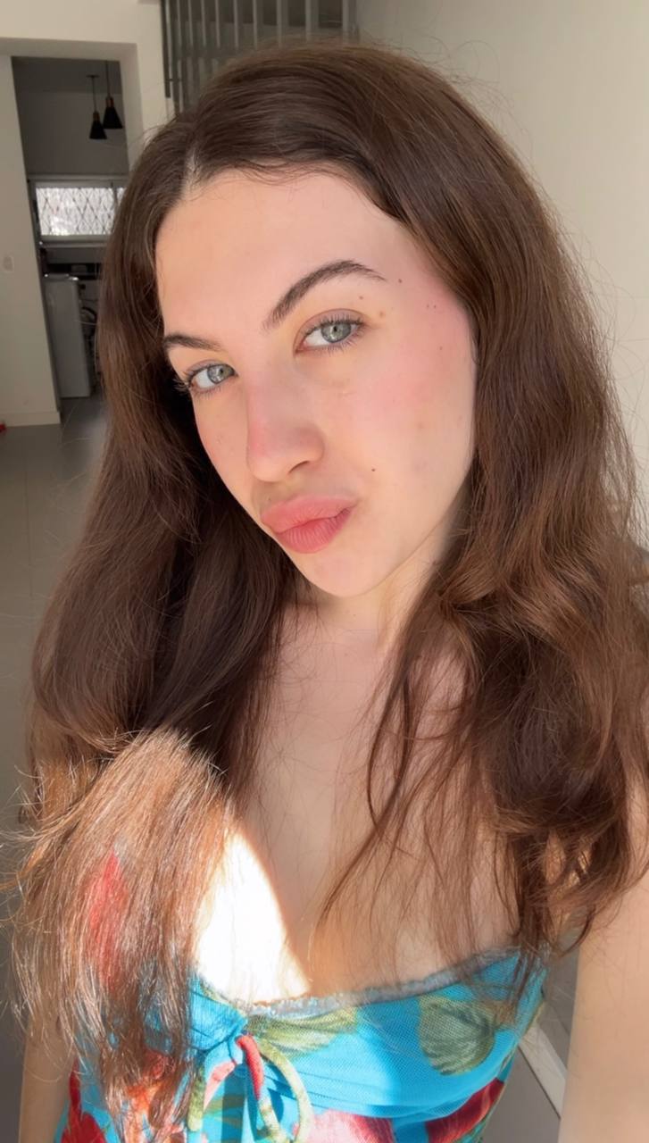 Nude girl Amber in Belize