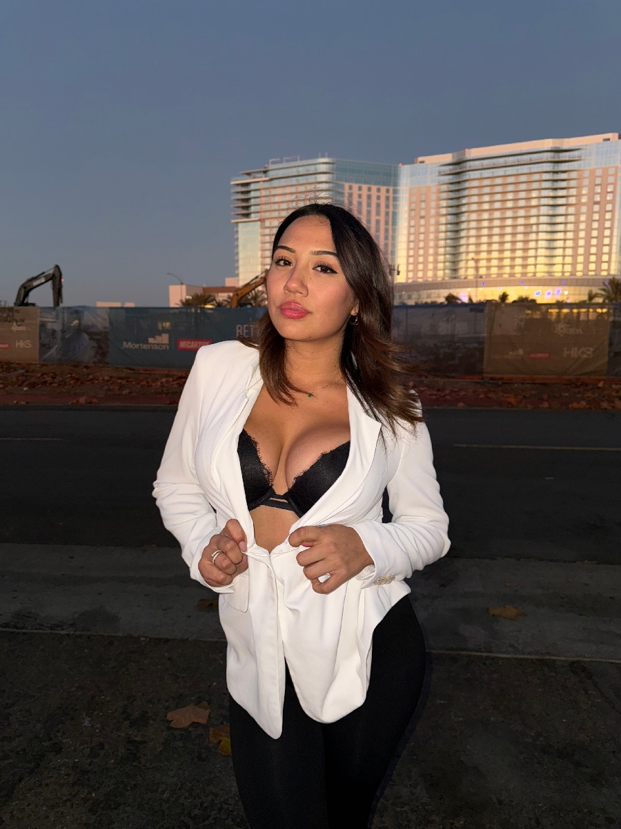 Take a pause and enjoy Ali Cruz — streaming from Belize