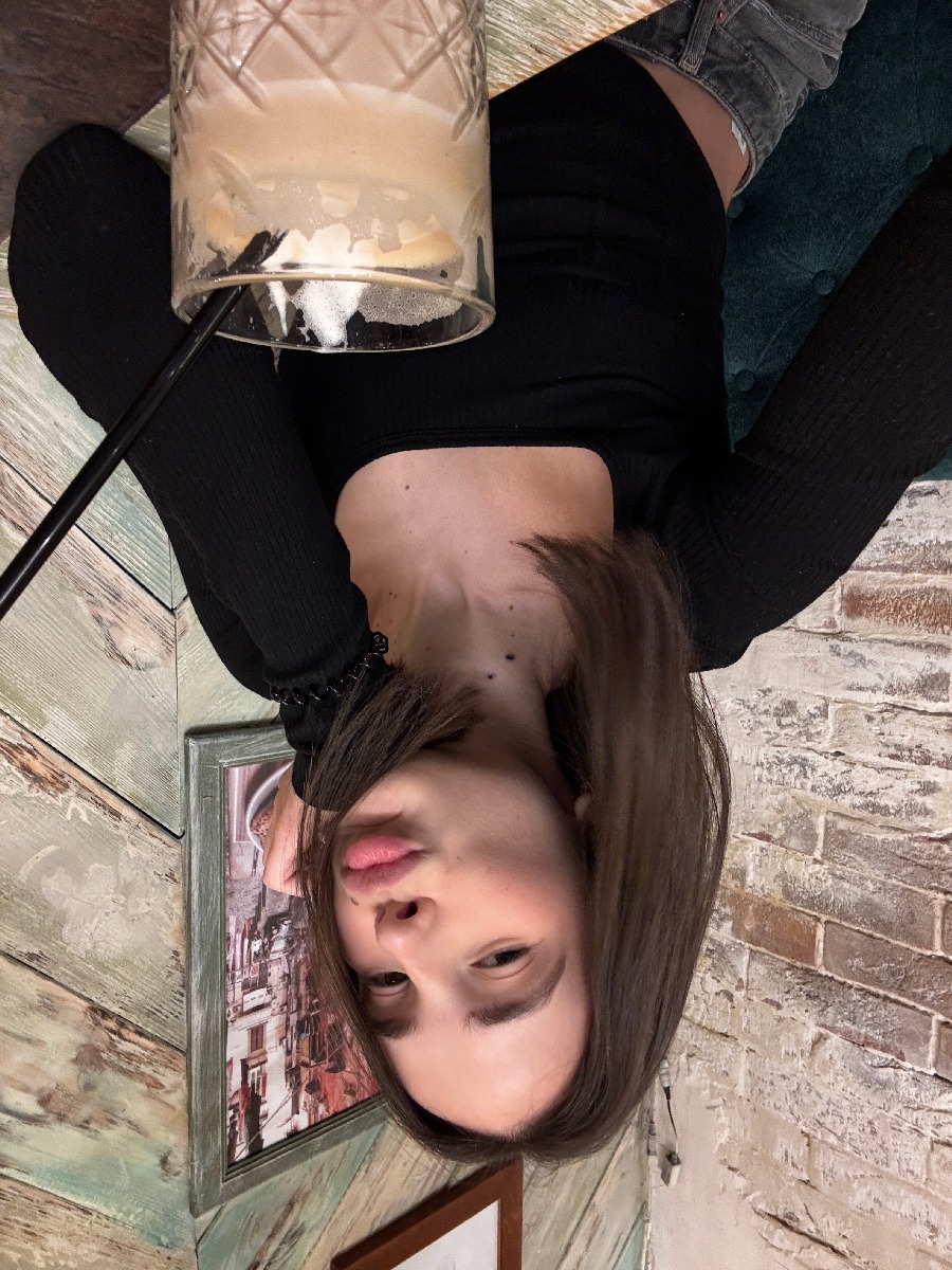 Fresh photos, fresh mood — Tina online in Belize